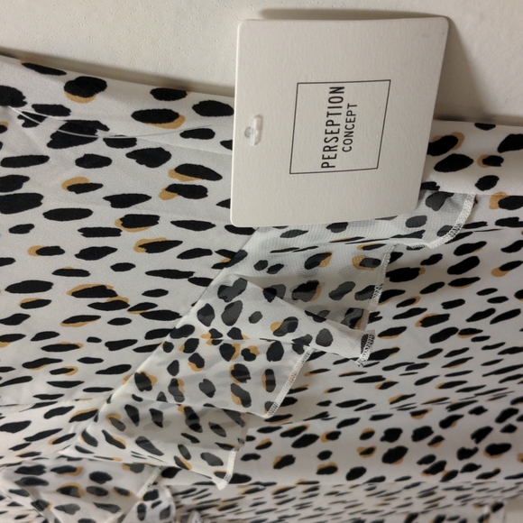 Leopard Mock Neck Blouse - Picture 3 of 4